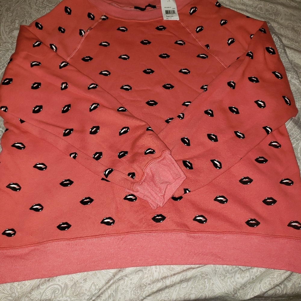 Wildfox womens sweatshirt with lips. Salmon color